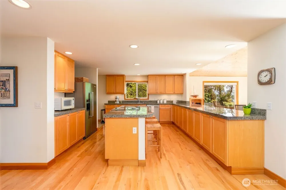 26 G Sound Place Hat Island, WA 98206