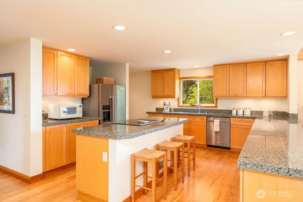 26 G Sound Place Hat Island, WA 98206