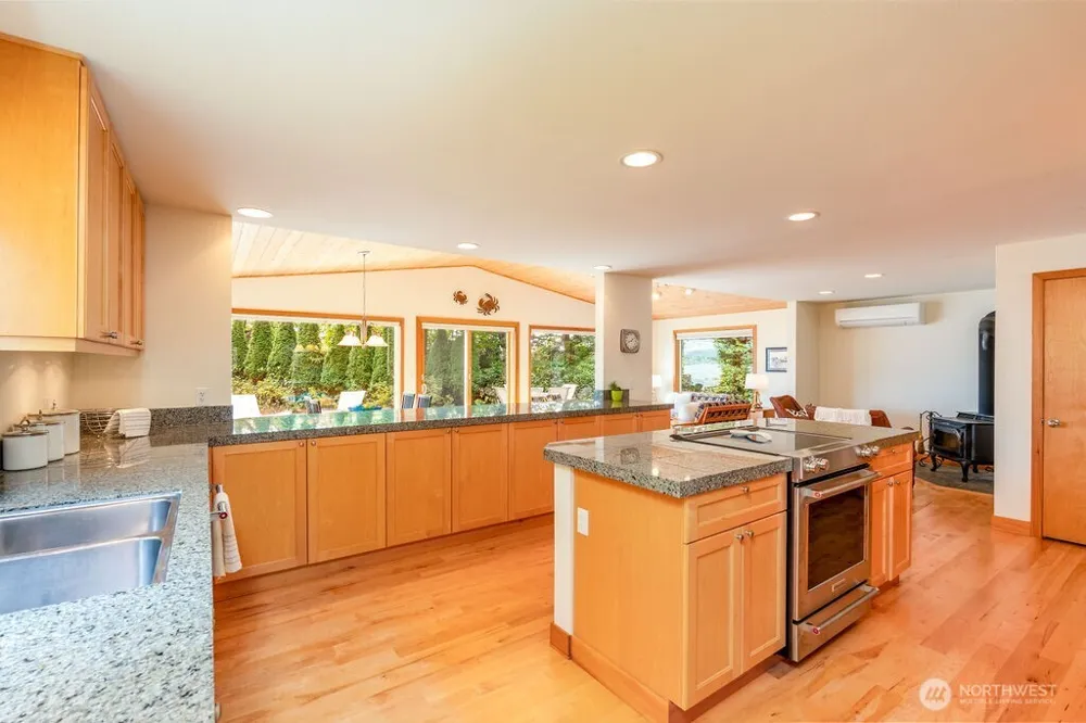26 G Sound Place Hat Island, WA 98206