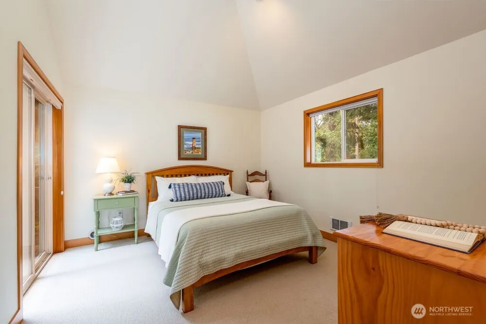26 G Sound Place Hat Island, WA 98206