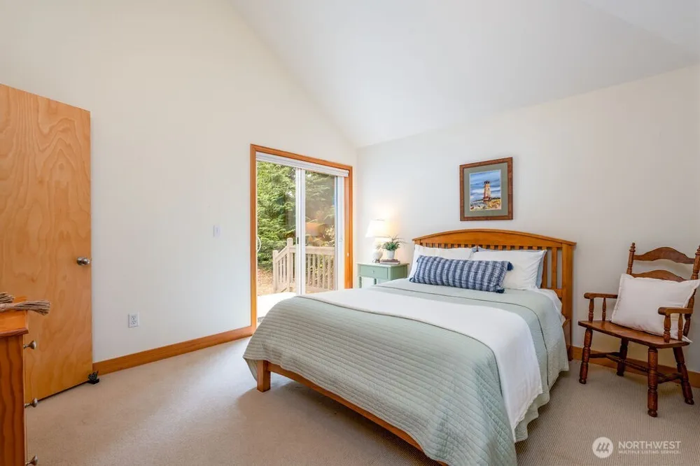 26 G Sound Place Hat Island, WA 98206
