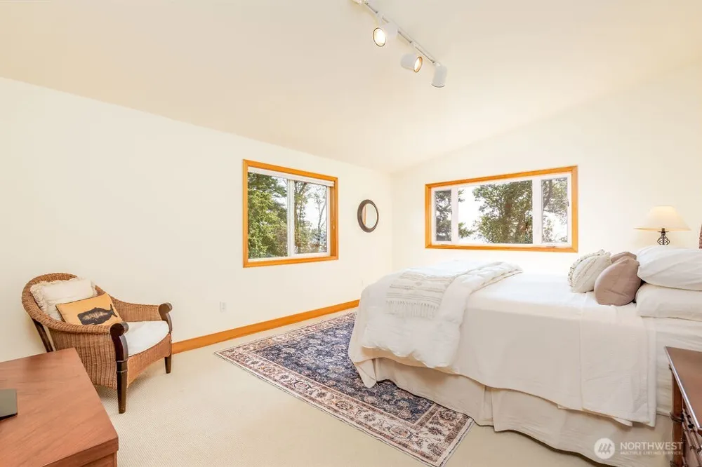 26 G Sound Place Hat Island, WA 98206