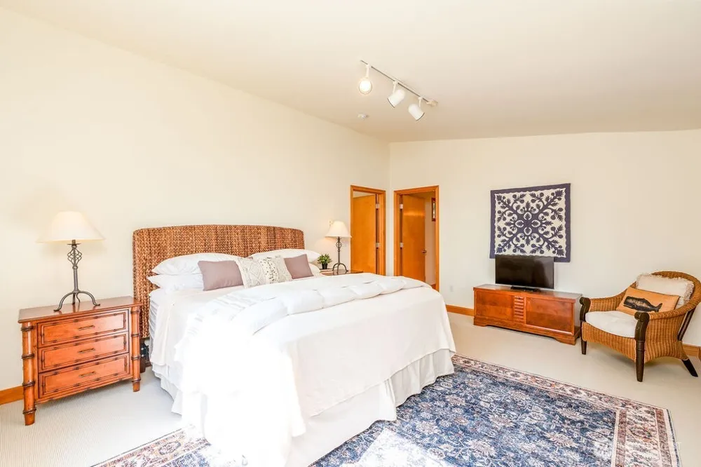 26 G Sound Place Hat Island, WA 98206