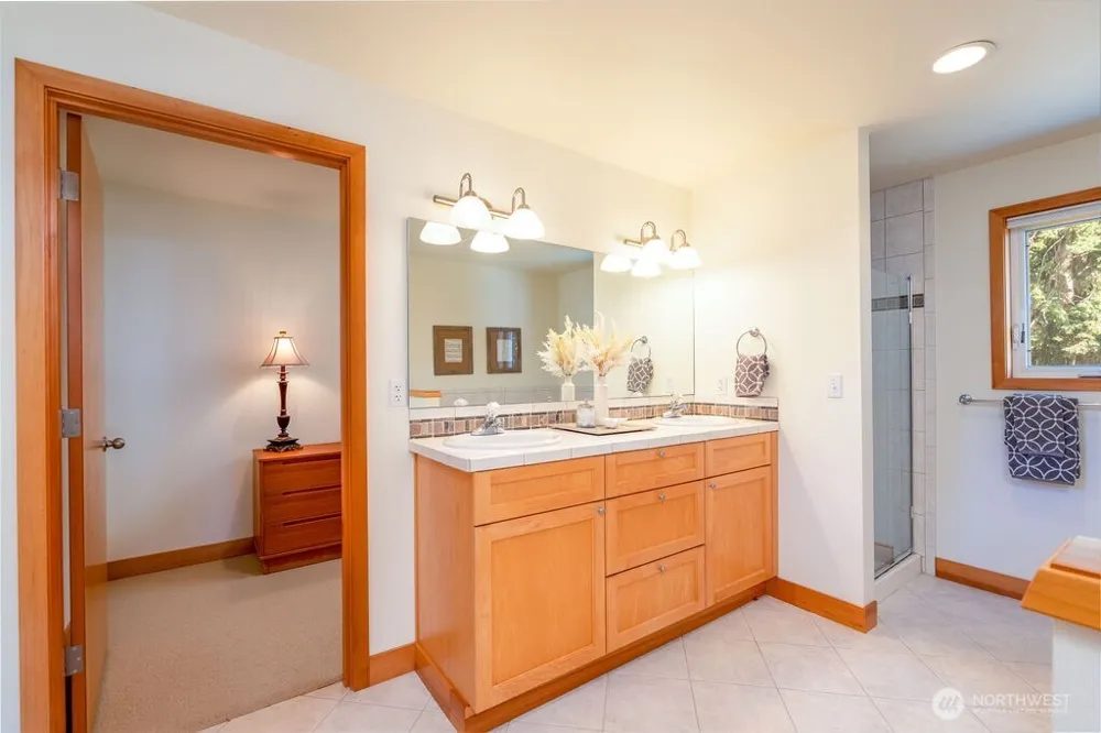 26 G Sound Place Hat Island, WA 98206