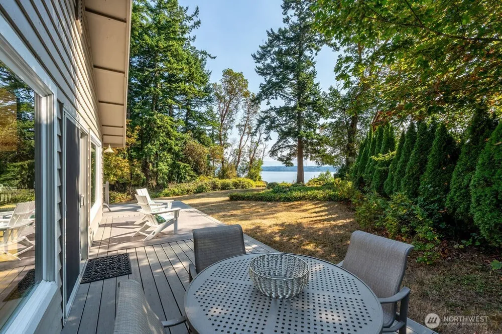 26 G Sound Place Hat Island, WA 98206