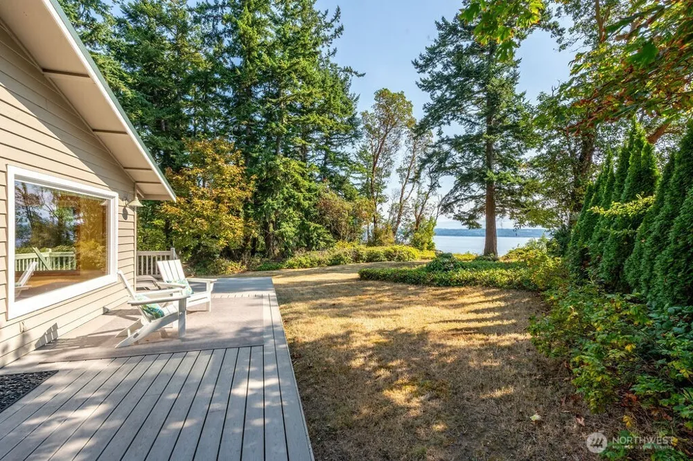 26 G Sound Place Hat Island, WA 98206
