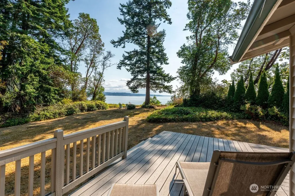 26 G Sound Place Hat Island, WA 98206