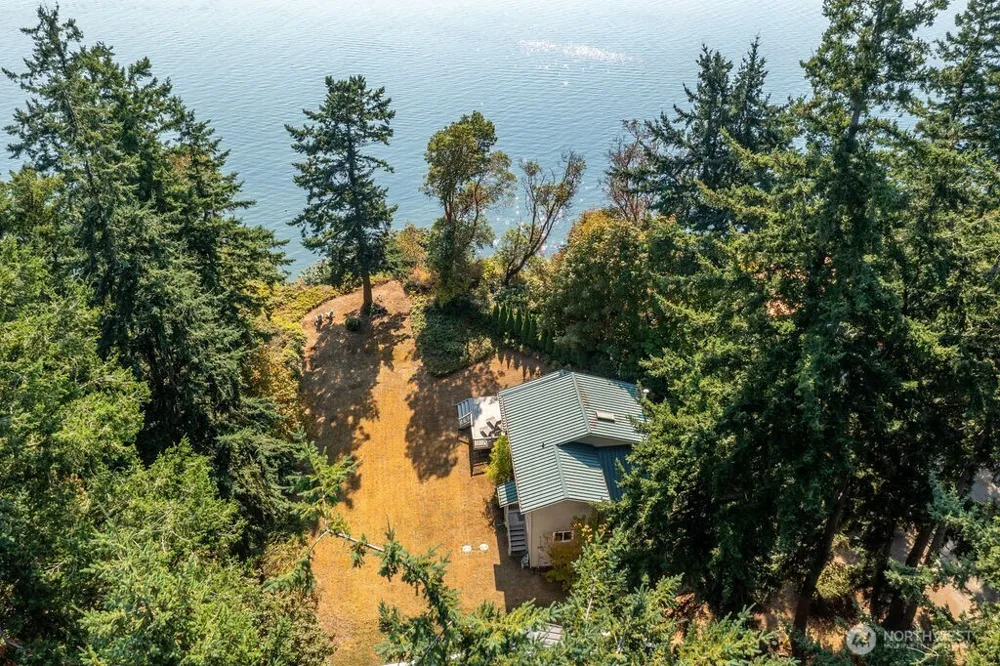 26 G Sound Place Hat Island, WA 98206