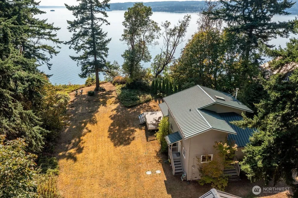 26 G Sound Place Hat Island, WA 98206