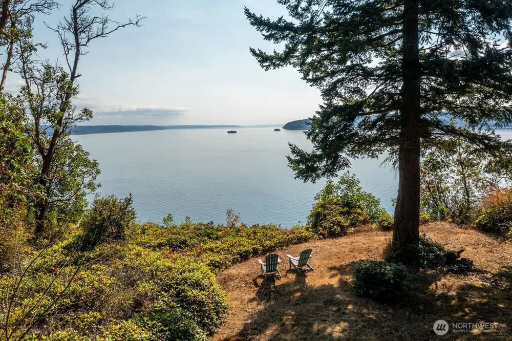 26 G Sound Place Hat Island, WA 98206