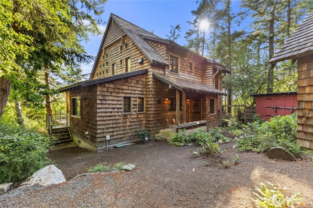 90 Montgomery Lane Orcas Island, WA 98245