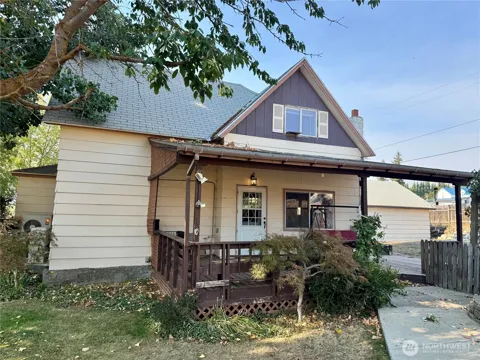 405 NW Dellah Avenue