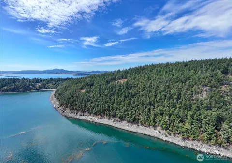 7121 Island View Drive