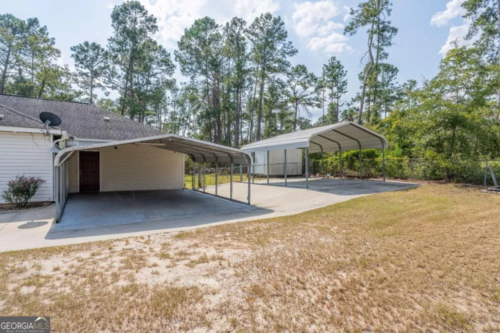 301 Ridge LN Douglas, GA 31533