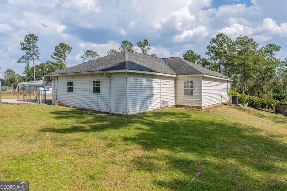 301 Ridge LN Douglas, GA 31533