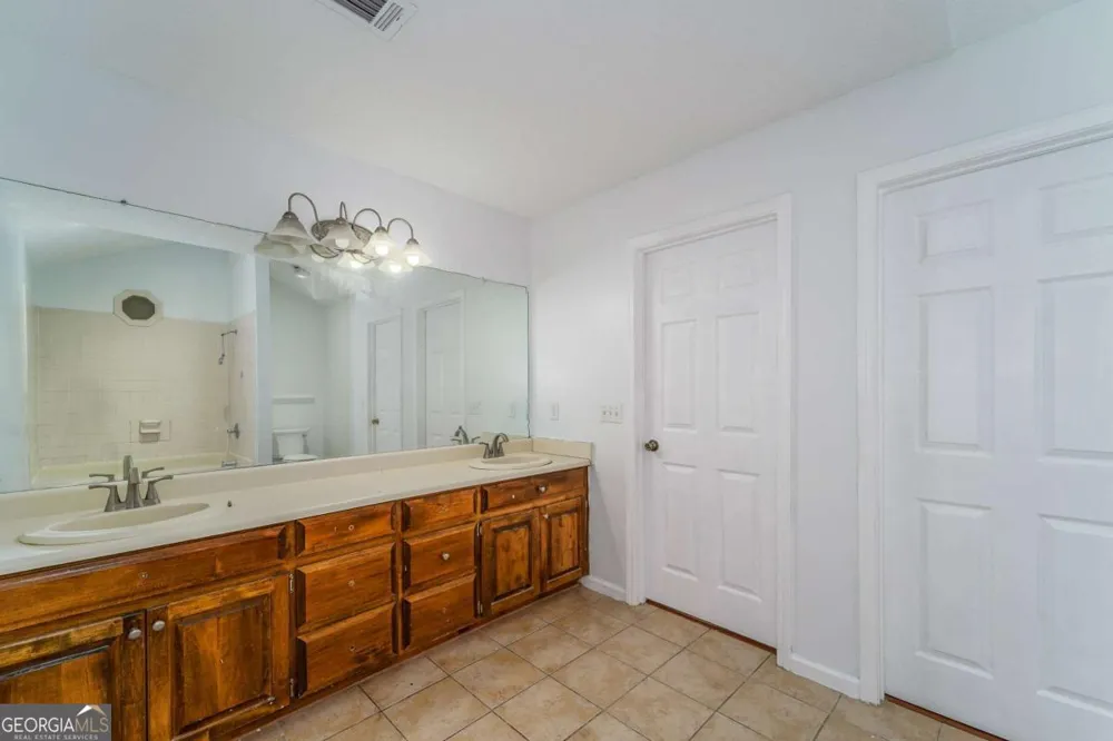 301 Ridge LN Douglas, GA 31533