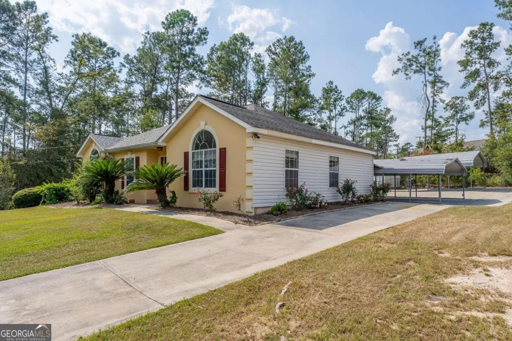 301 Ridge LN Douglas, GA 31533