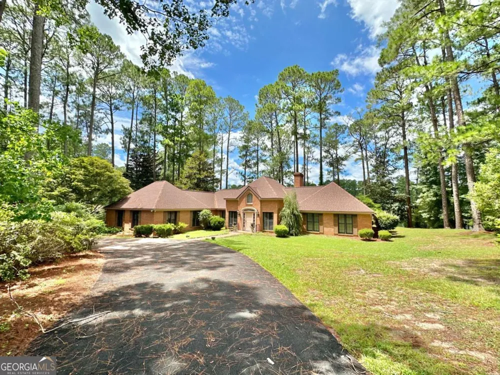 1236 7th AVE Eastman, GA 31023