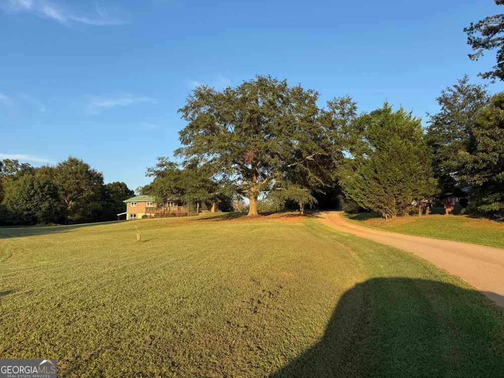 2355 Price RD Martin, GA 30557