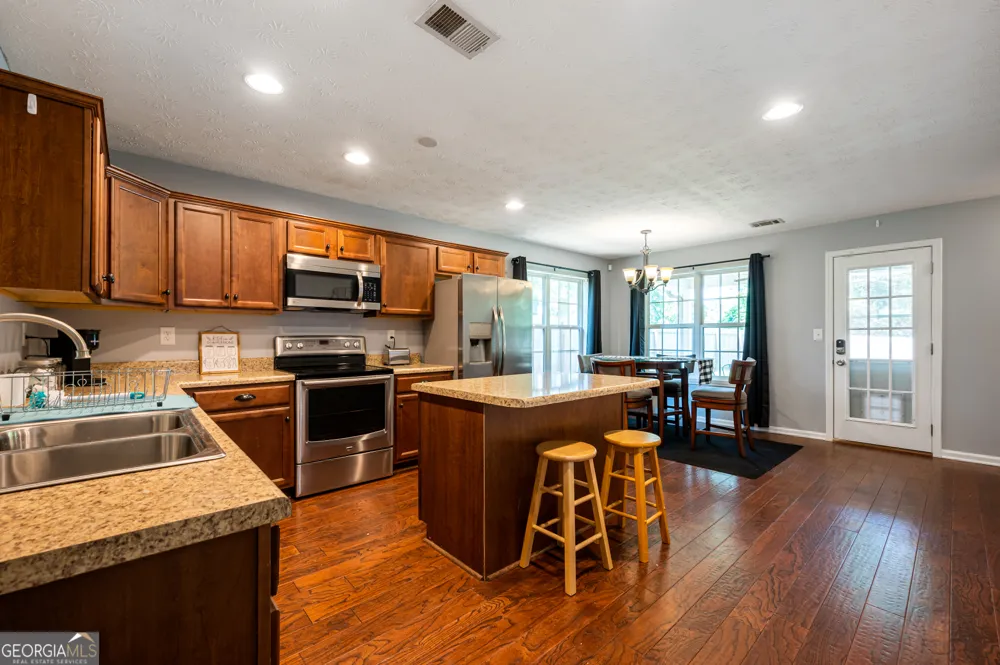 18 Larkspur LN Emerson, GA 30137