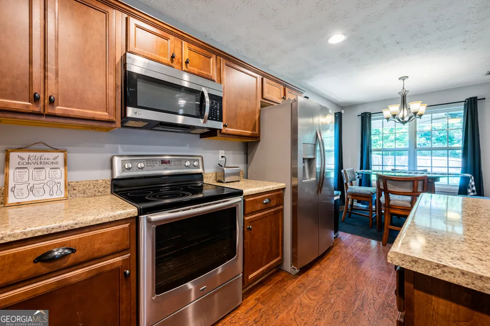 18 Larkspur LN Emerson, GA 30137