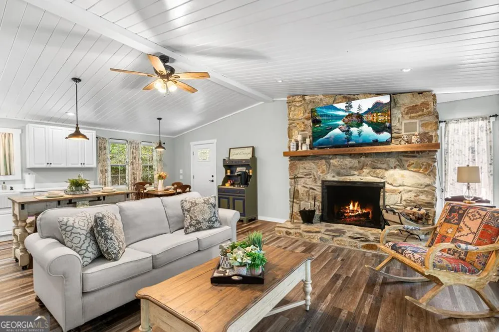270 Hiawassee River RD Brasstown, NC 28902