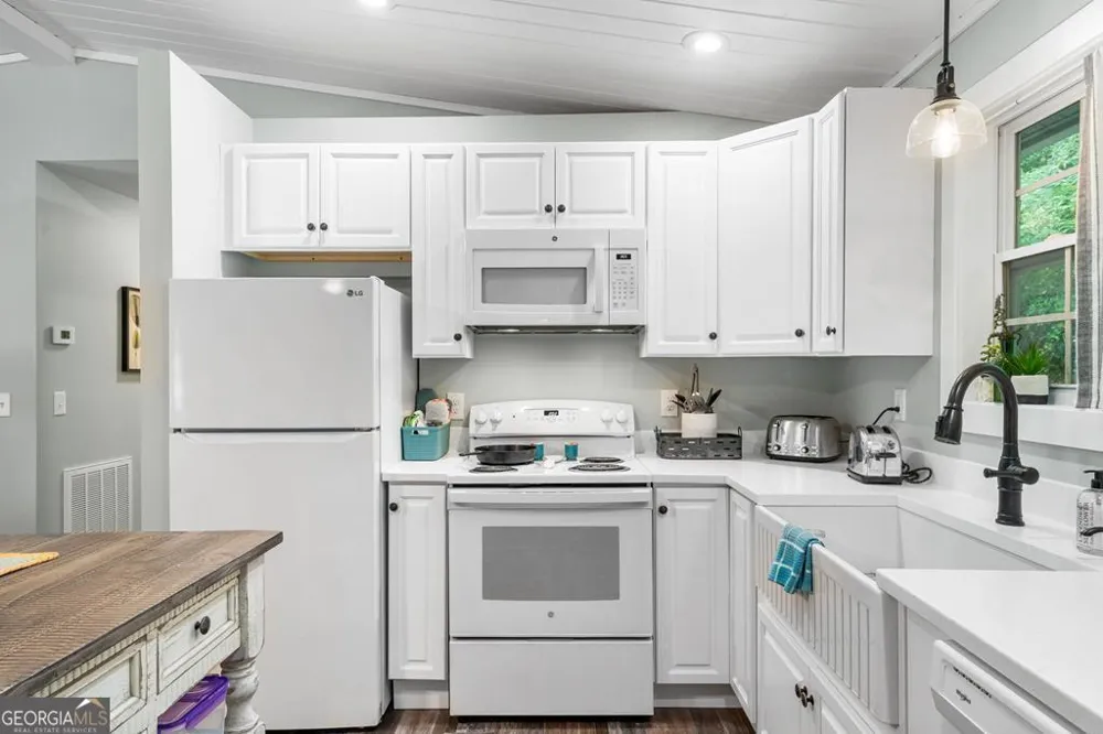 270 Hiawassee River RD Brasstown, NC 28902