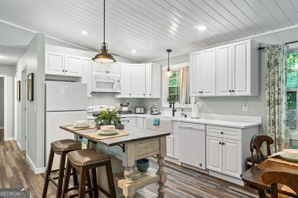 270 Hiawassee River RD Brasstown, NC 28902