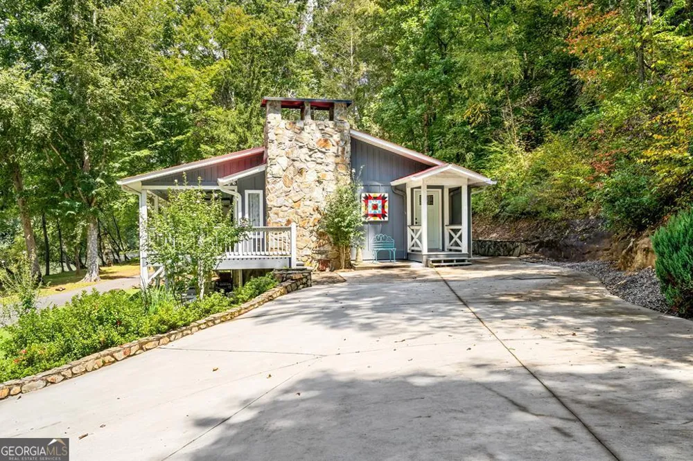 270 Hiawassee River RD Brasstown, NC 28902