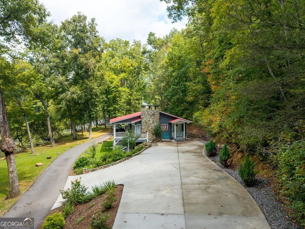 270 Hiawassee River RD Brasstown, NC 28902