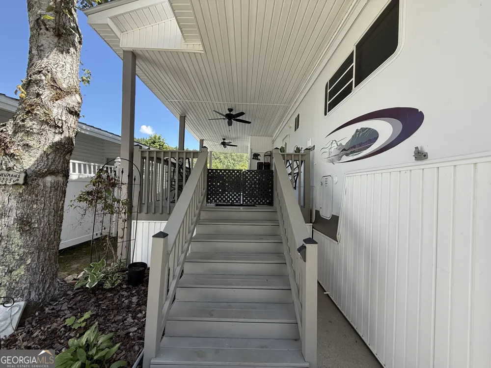 4225 Riverbank RUN Hiawassee, GA 30546