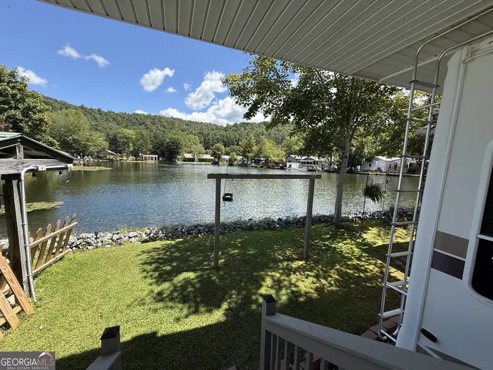 4225 Riverbank RUN Hiawassee, GA 30546