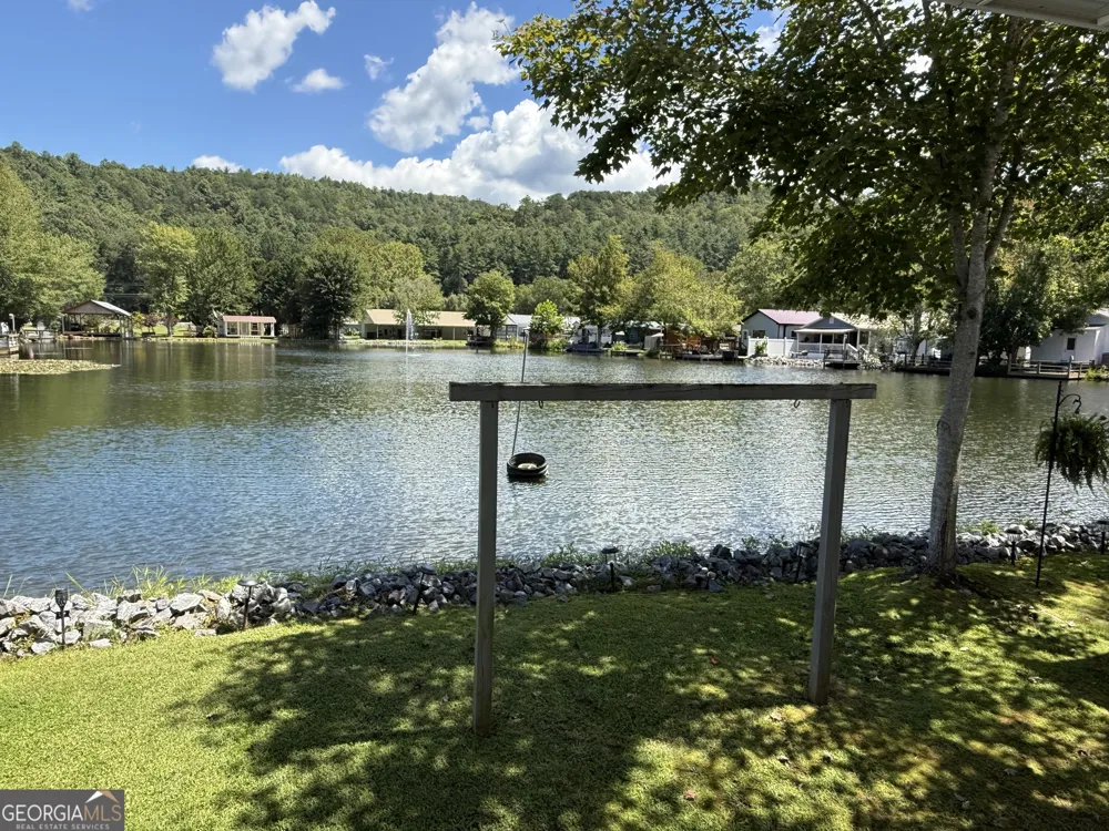 4225 Riverbank RUN Hiawassee, GA 30546