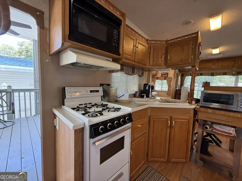 4225 Riverbank RUN Hiawassee, GA 30546