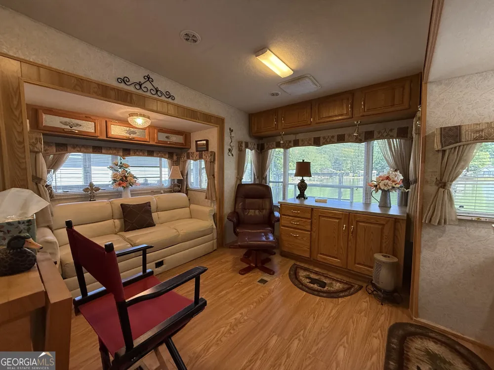 4225 Riverbank RUN Hiawassee, GA 30546