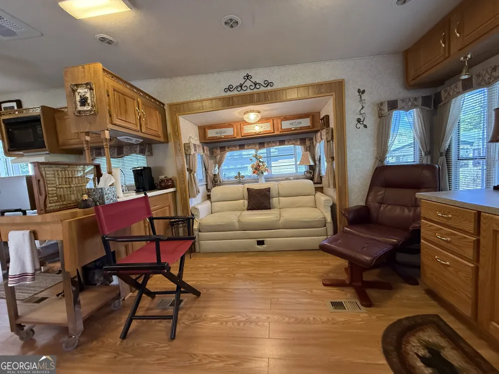 4225 Riverbank RUN Hiawassee, GA 30546