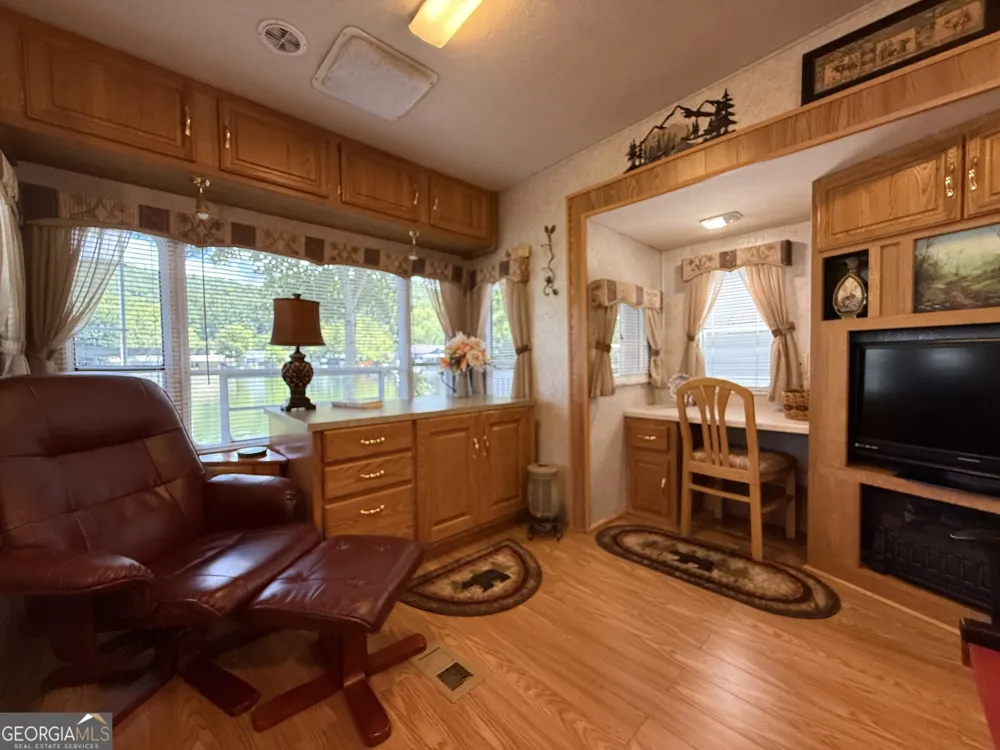 4225 Riverbank RUN Hiawassee, GA 30546