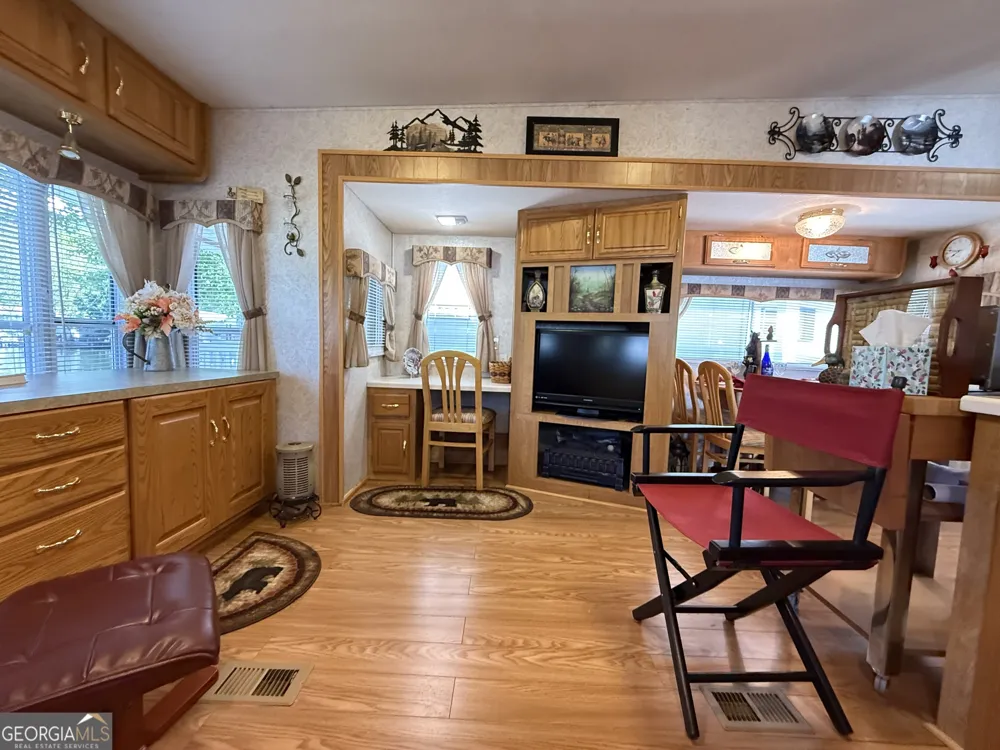 4225 Riverbank RUN Hiawassee, GA 30546