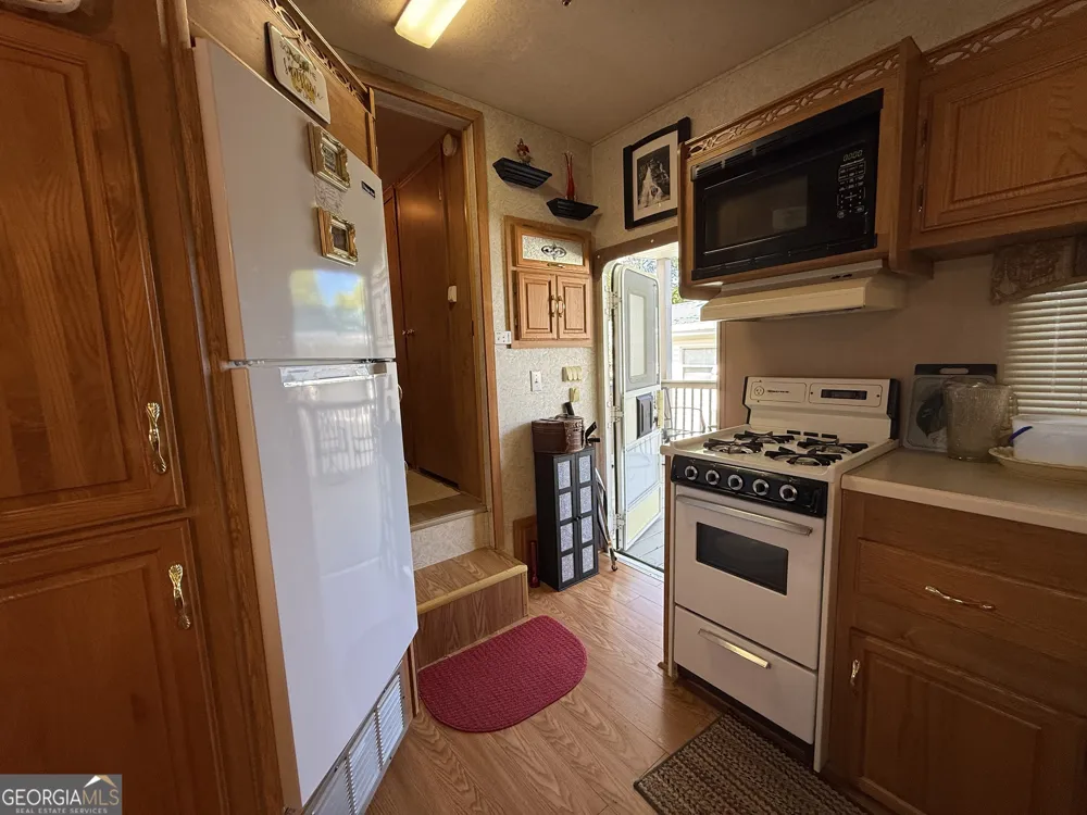 4225 Riverbank RUN Hiawassee, GA 30546