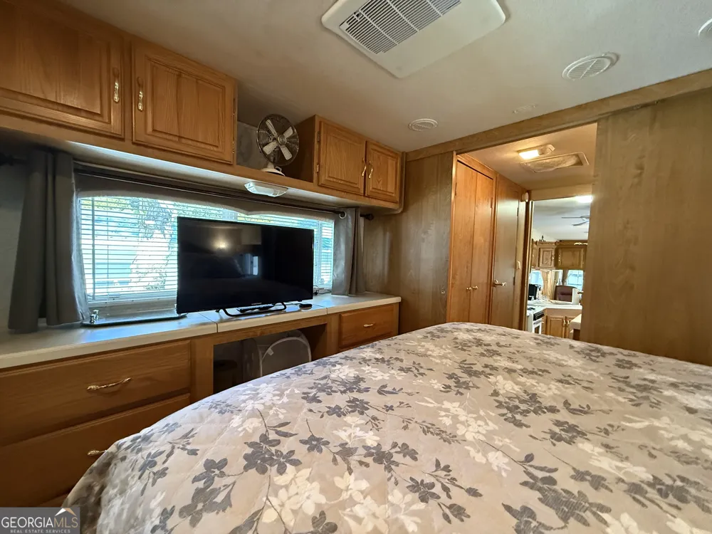 4225 Riverbank RUN Hiawassee, GA 30546