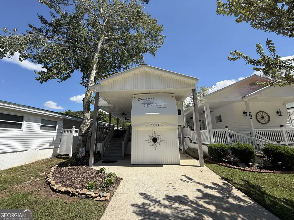 4225 Riverbank RUN Hiawassee, GA 30546