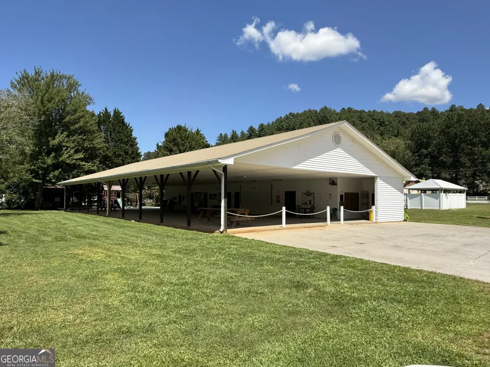 4225 Riverbank RUN Hiawassee, GA 30546