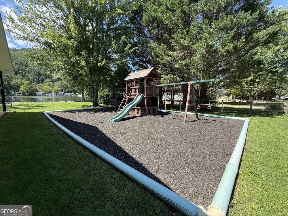 4225 Riverbank RUN Hiawassee, GA 30546