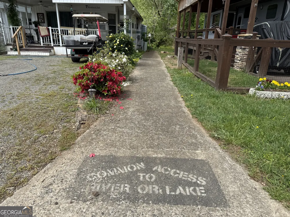 4225 Riverbank RUN Hiawassee, GA 30546