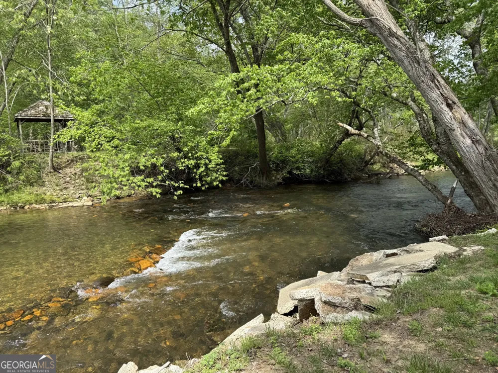 4225 Riverbank RUN Hiawassee, GA 30546