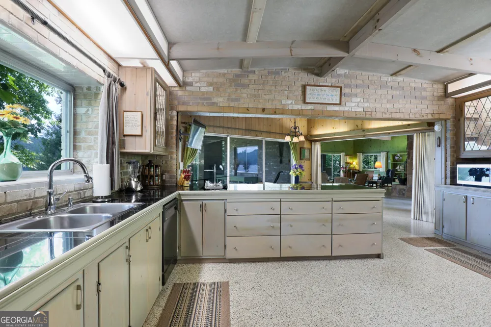 120 Pinto LN Lakemont, GA 30552