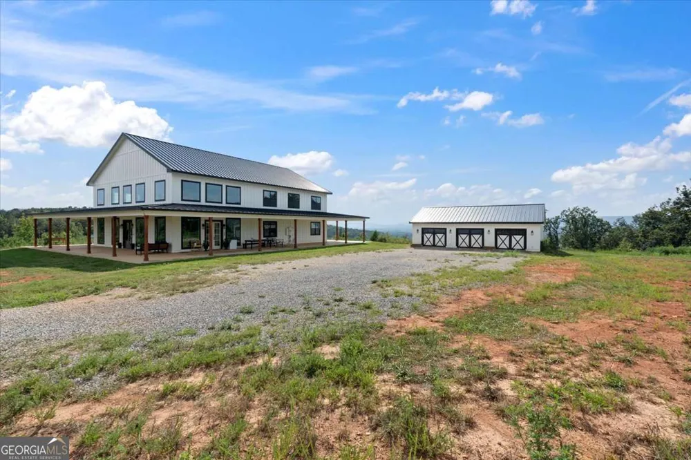 664 Wiggins RD Lyerly, GA 30730