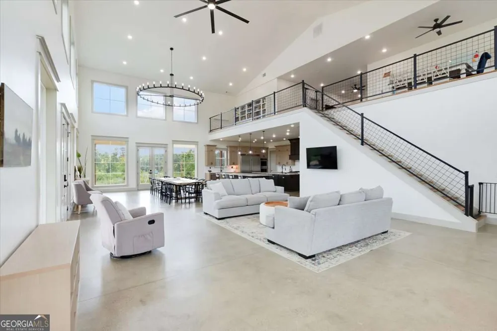 664 Wiggins RD Lyerly, GA 30730