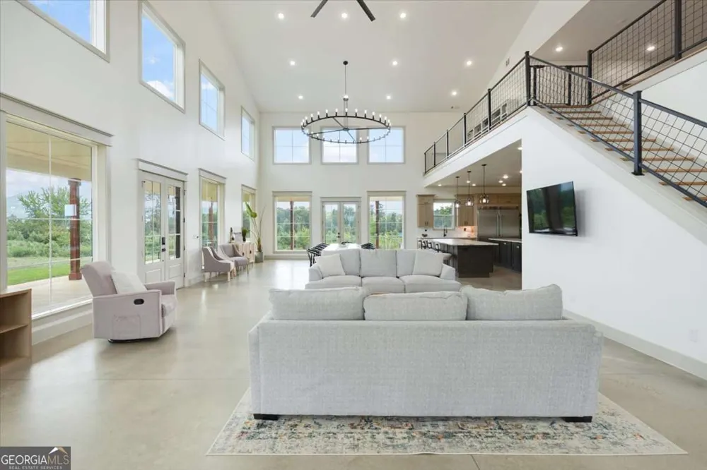 664 Wiggins RD Lyerly, GA 30730