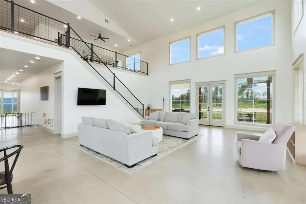 664 Wiggins RD Lyerly, GA 30730